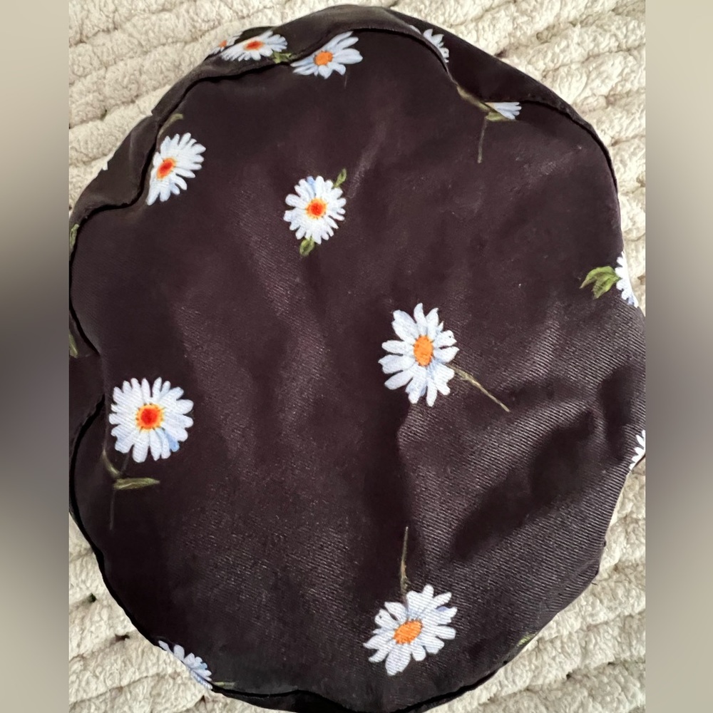 alice + olivia Daisy Reversible Sun Bucket Hat, NWOT, Black Daisy/White - Picture 10 of 14